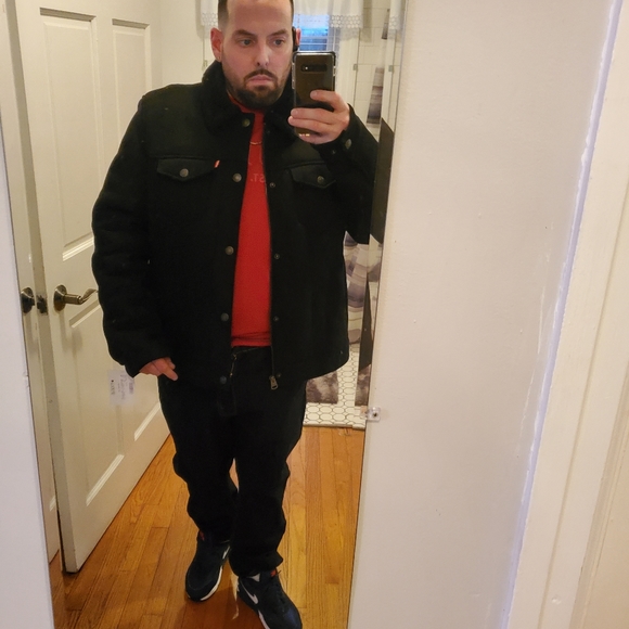 Levi's Black Jacket. Unbelievable comfortable - Picture 3 of 9